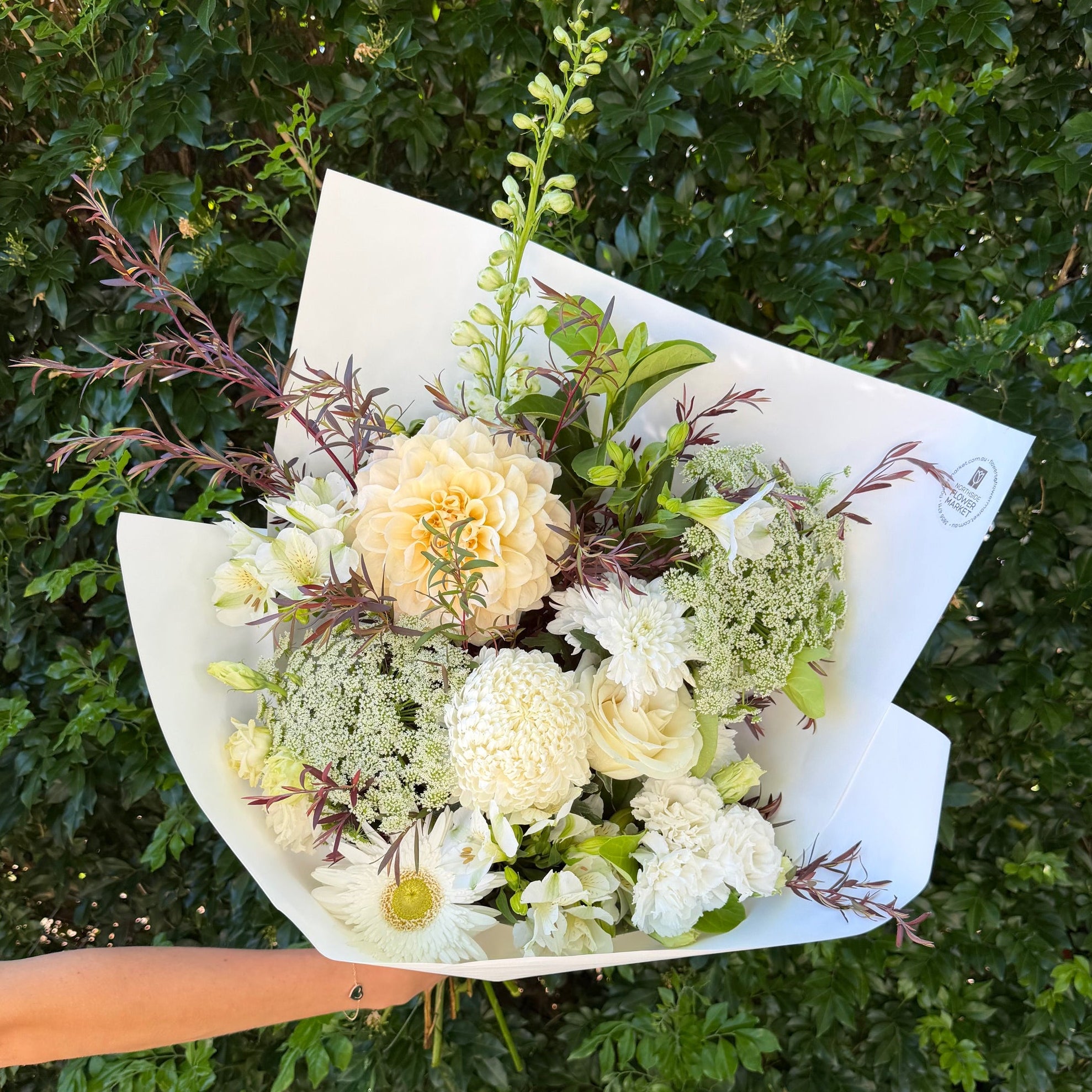 FRONT FACING SEASONAL BOUQUET - WHITE