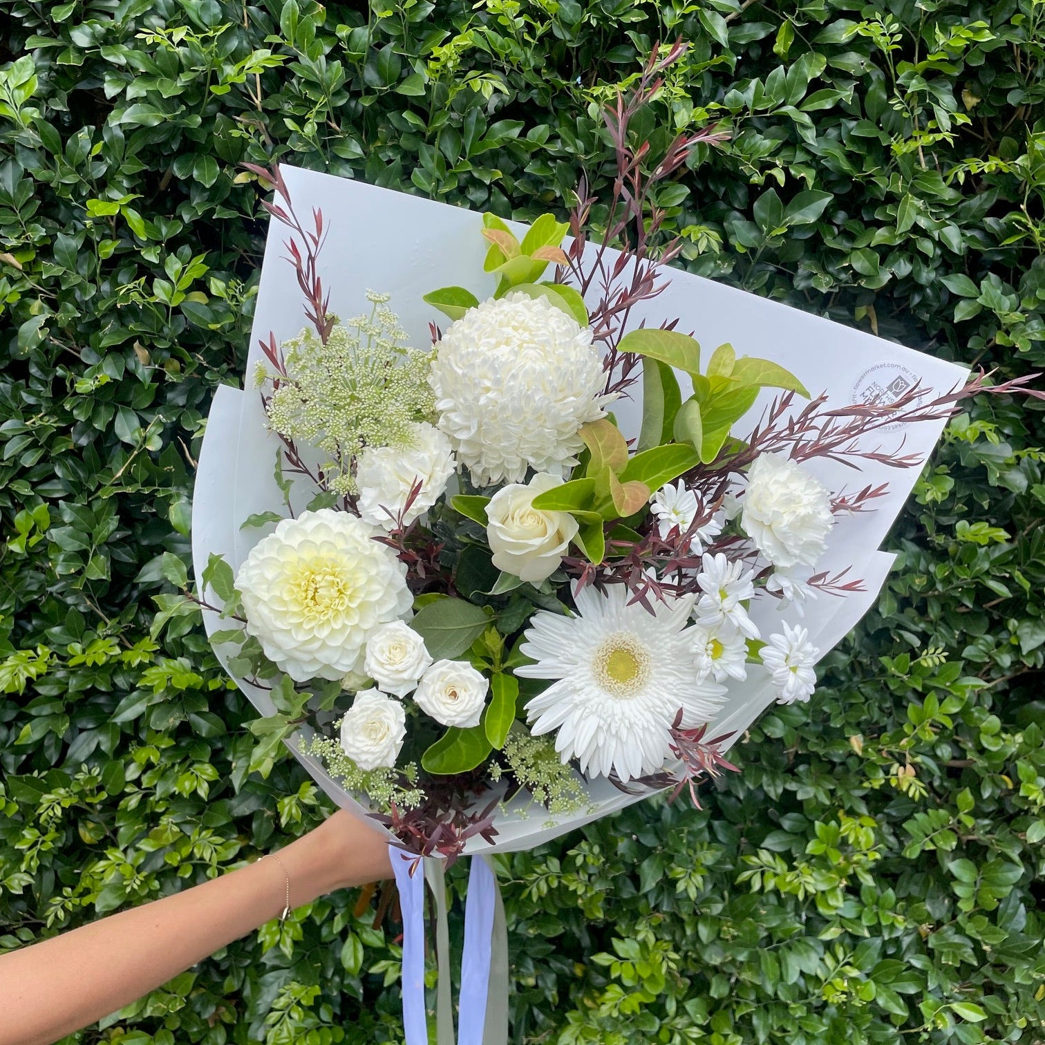 FRONT FACING SEASONAL BOUQUET - WHITE