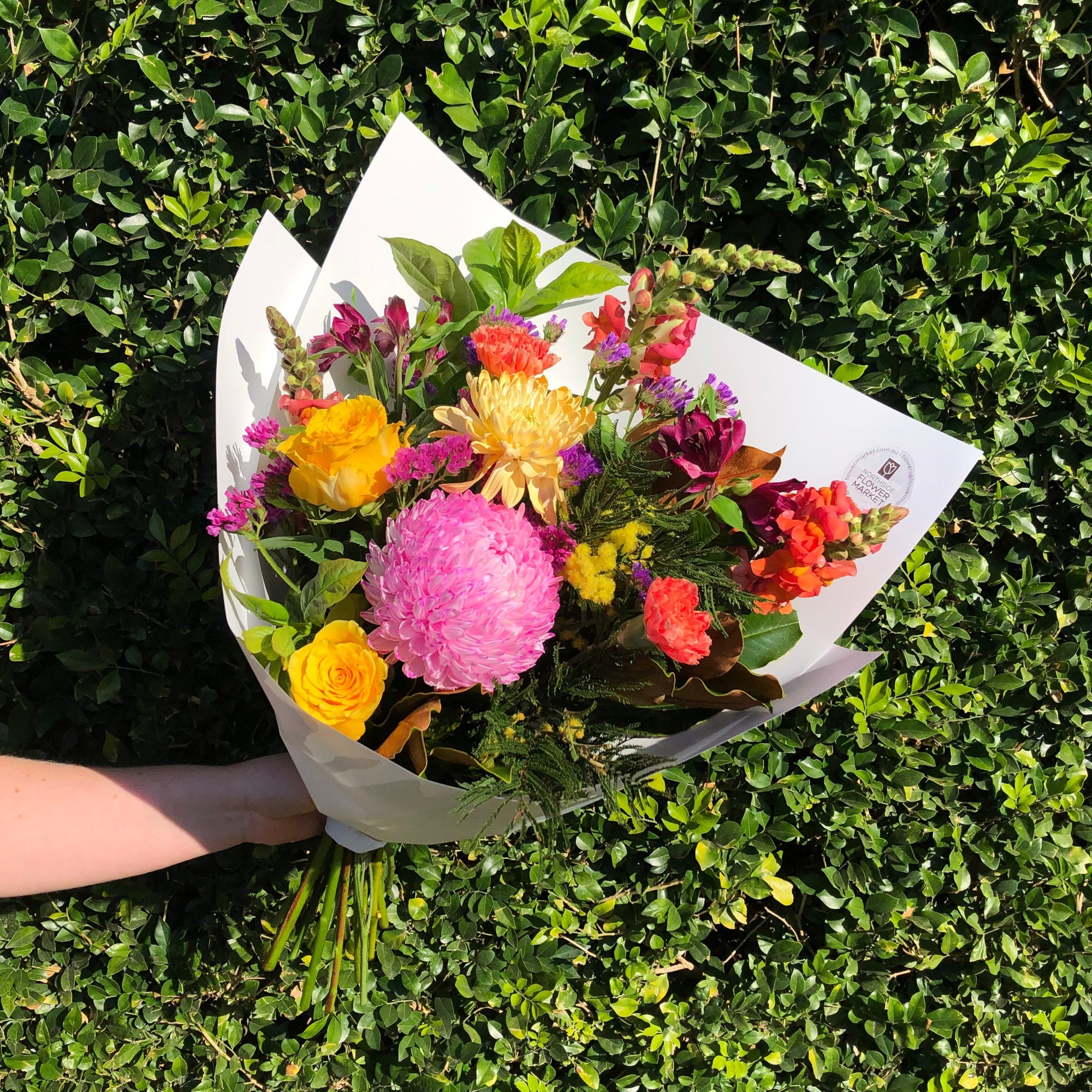 BRIGHT FRONT FACING BOUQUET
