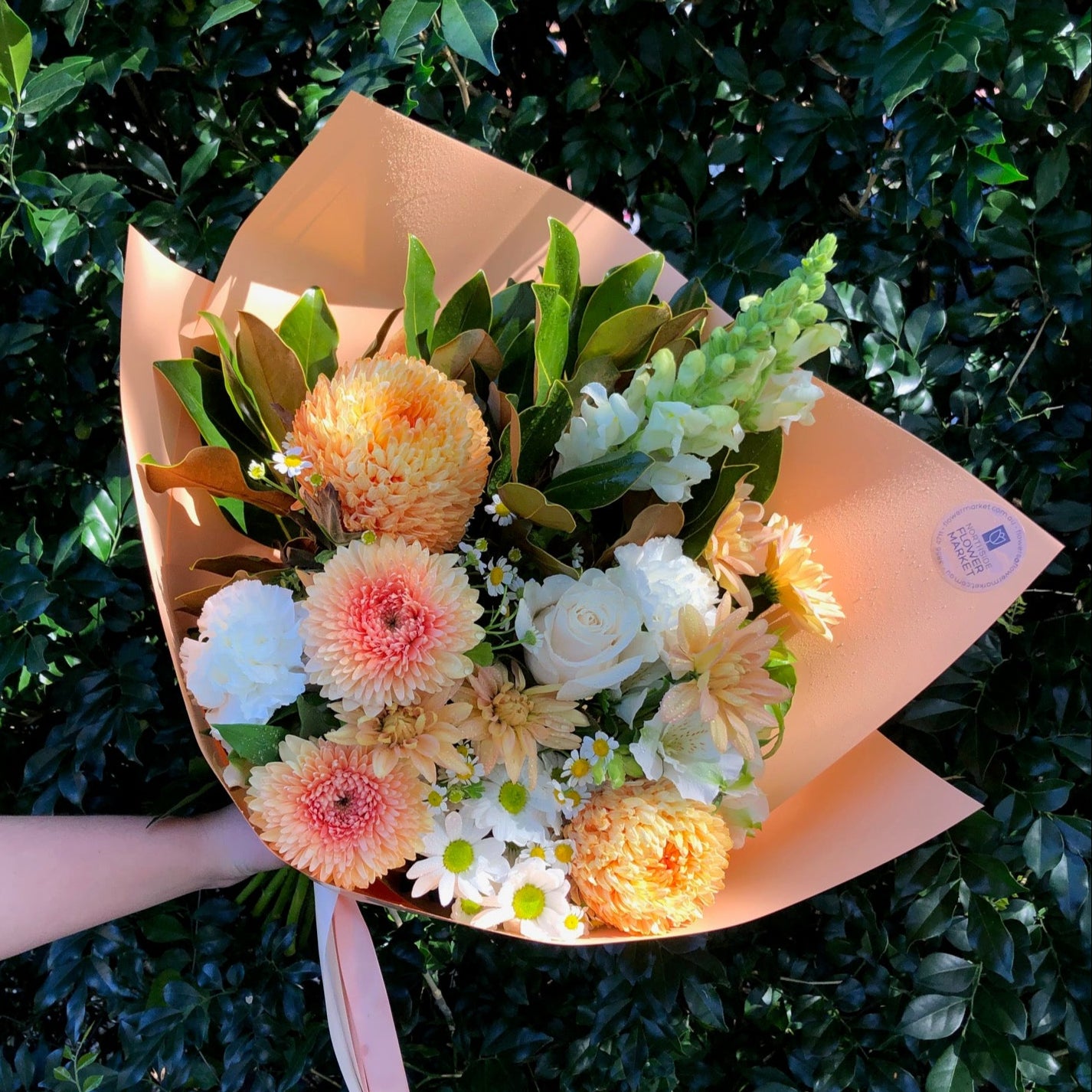 FRONT FACING SEASONAL BOUQUET - PEACHES & CREAM