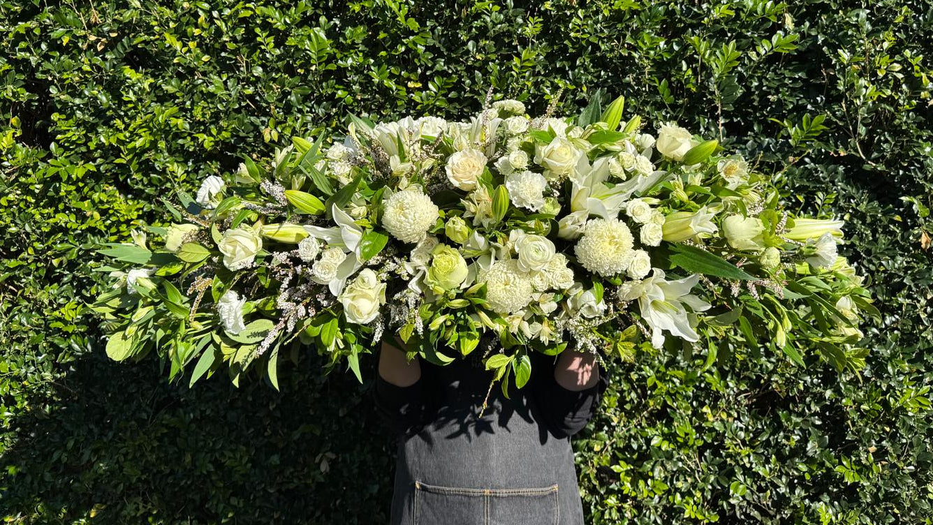 WHITE CASKET SPRAY