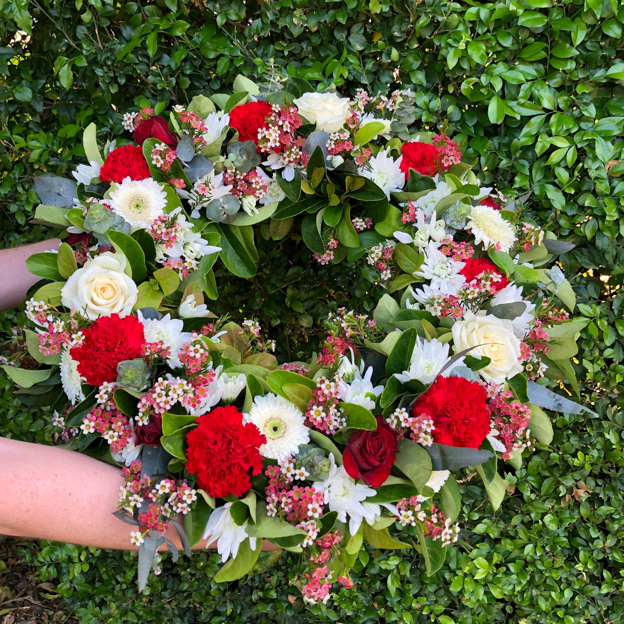 LARGE RED & WHITE WREATH 42cm