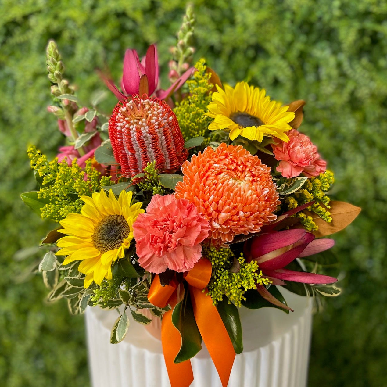 LEO CERAMIC ARRANGEMENT