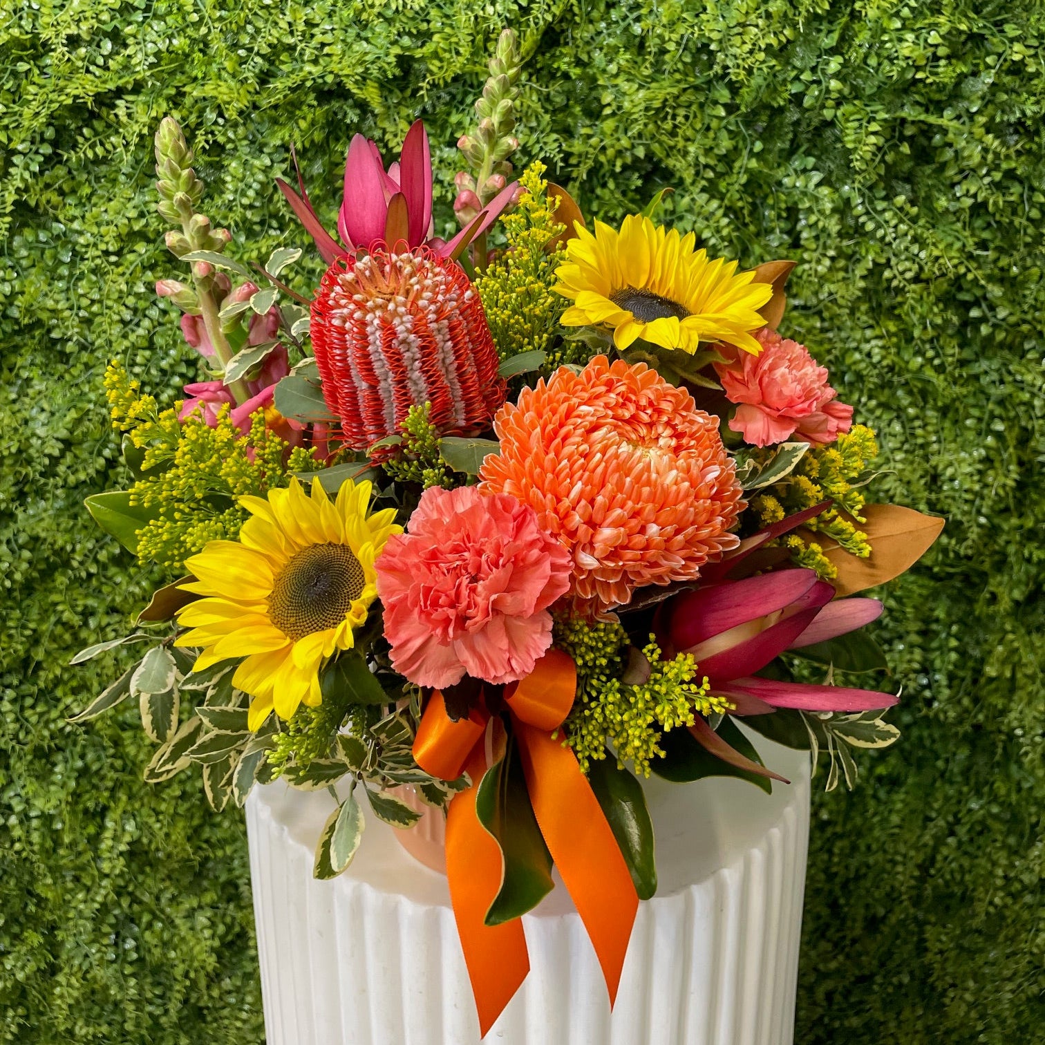 LEO CERAMIC ARRANGEMENT