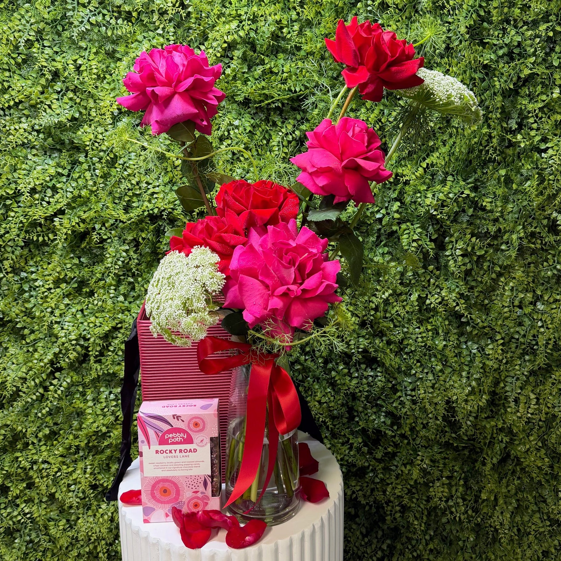 ROSE KISSES GIFT HAMPERS