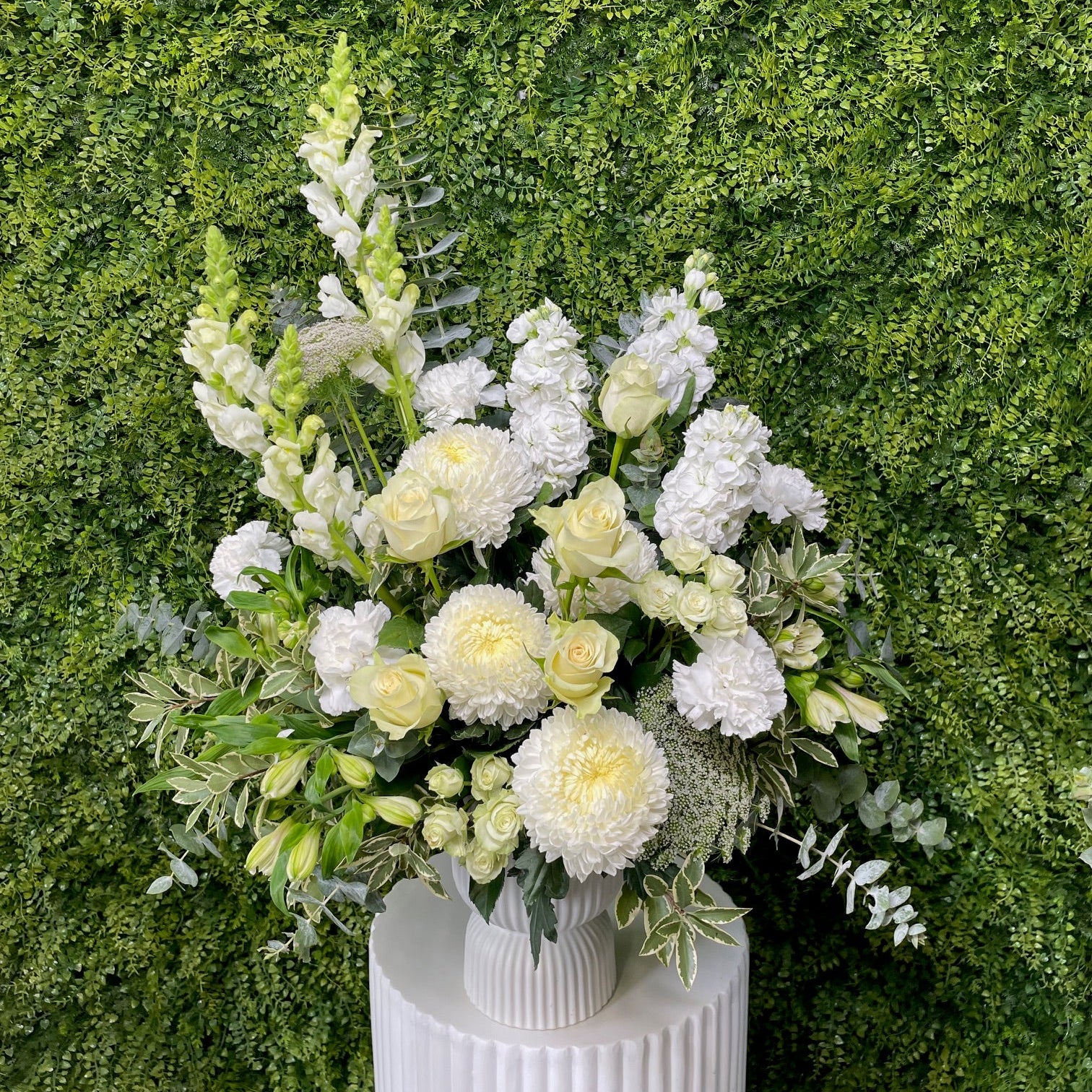 WHITE PEDESTAL ARRANGEMENT