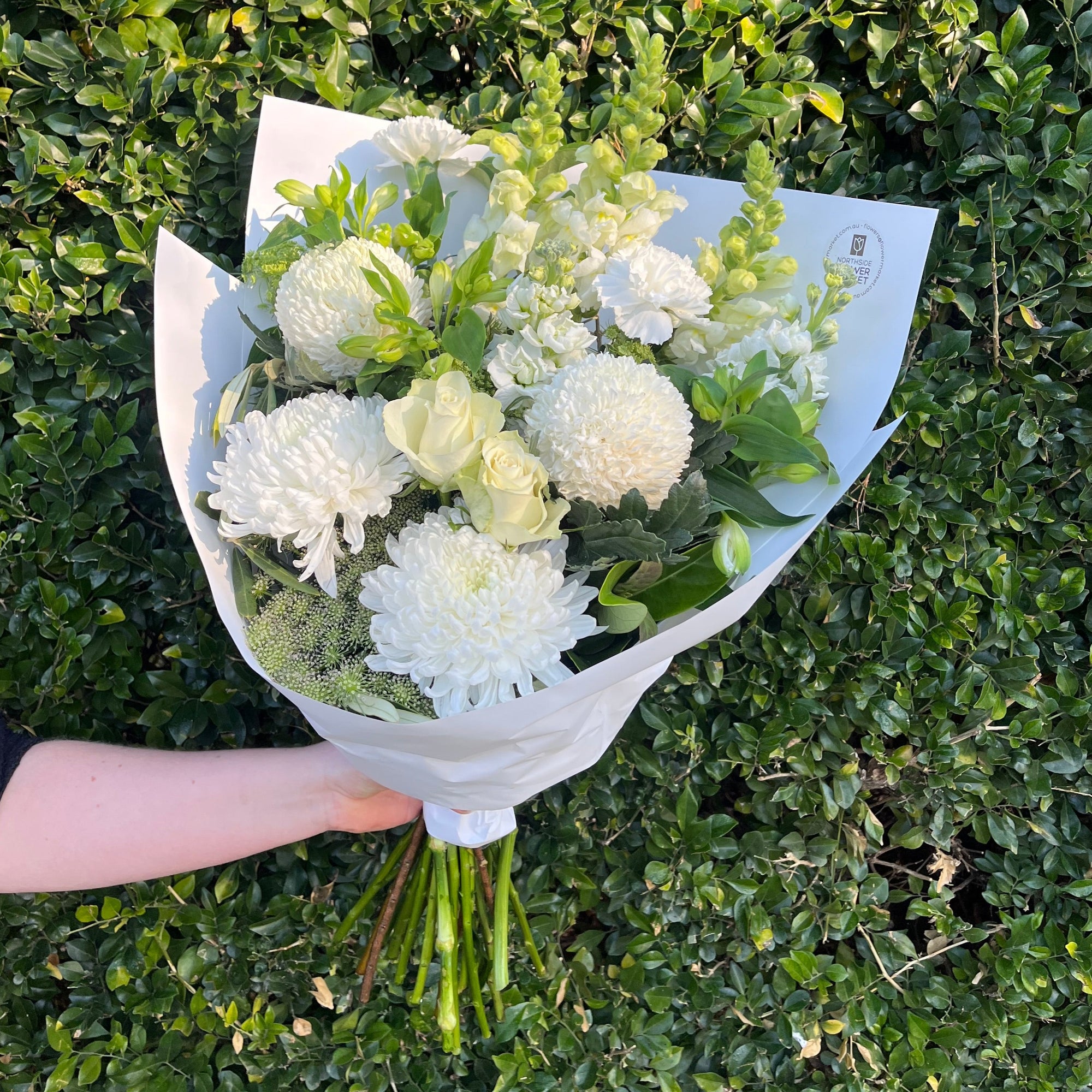 WHITE FRONT FACING BOUQUET